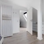 1 Apartament *